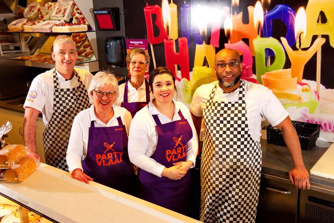 Het is nóóit te laat voor een #complimentendag
Zo zijn wij heel blij dat u onze klant bent.
We zien u graag binnenkort weer in de winkel.
Team #PartyVlaai #Waalwijk