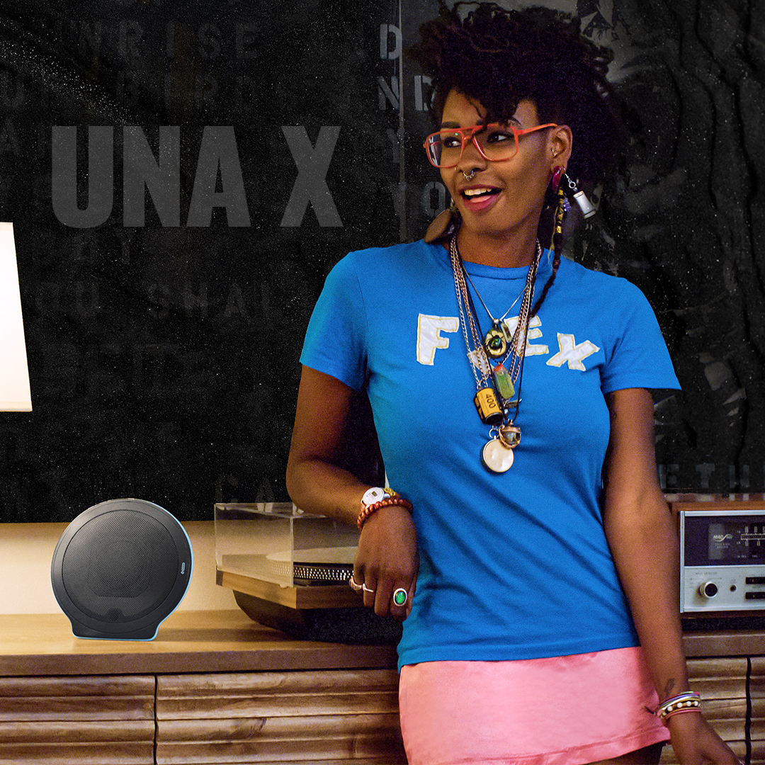 She even has some Una X artwork. We don't blame her; that speaker rocks #Unax #powaudio