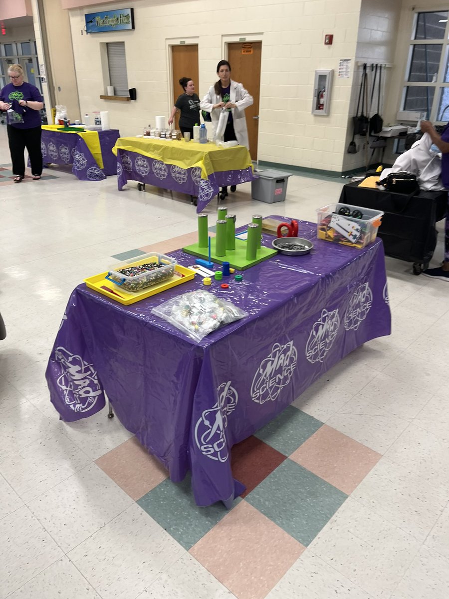 MrsPaulSCIENCE's tweet image. Getting ready for SCIENCE NIGHT @hmseaglesFL #VCSscience