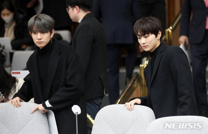 gueenca's tweet photo. 쌍둥이즈 국회 기사사진 < 쓰면서도ㅠ이상함ㅠ;; https://t.co/5DWATJJhkc