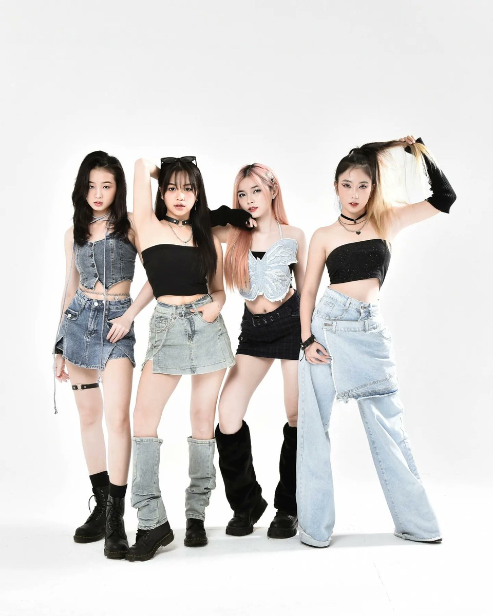 LuvLikeOfficial's tweet photo. Tiếp tục ủng hộ LuvLike nha 🥰🥰🥰
https://t.co/5Vqs3lPbXD
#LuvLike #FirstSightNeverSai #FSNS #Anna #TrungDuong #Nini #ThuNga https://t.co/r4lIlO2liW