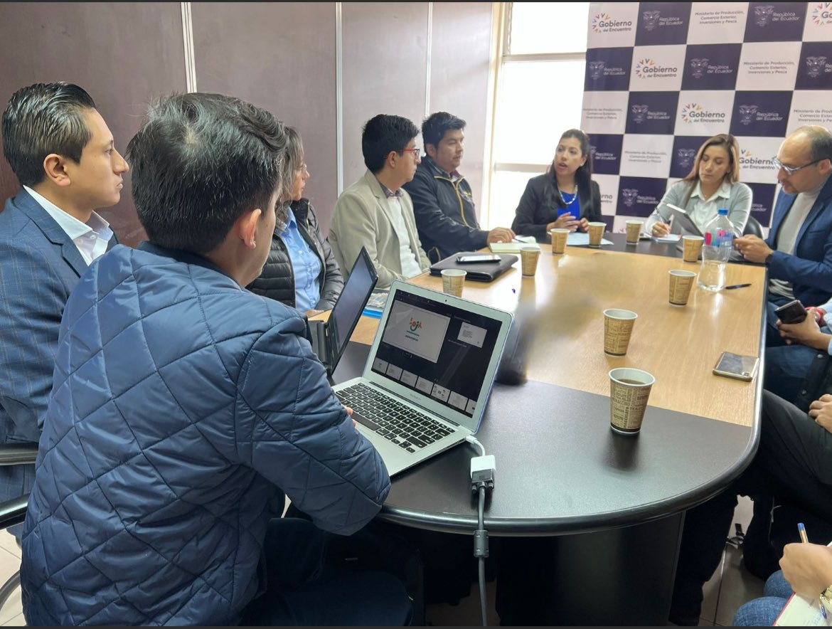 gabysamaniegom's tweet photo. Hoy me reuní con el Directorio de la Mesa de Emprendimiento de la Provincia de Loja, coordinamos acciones para el 2023. La trazabilidad, el fomento al Ecosistema Emprendedor fueron algunos de los temas abordados. Este año grandes resultados para los emprendedores de la provincia. https://t.co/h8ZEBtNGCh
