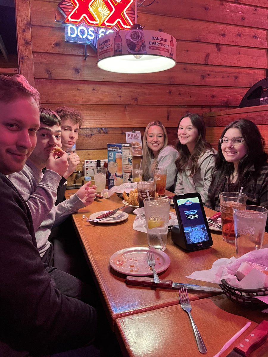 NHSpeech's tweet image. Team dinner before state tournament at Austintown Fitch. Good luck everyone!