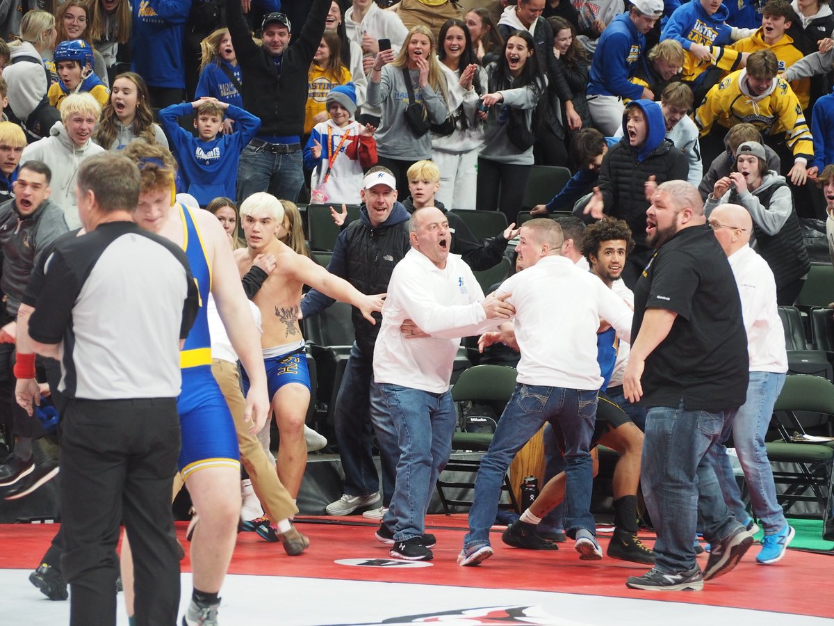 CRAZY sequence as Hastings gets falls at the final three weights to defeat St. Michael-Albertville 33-32 in the #mshsl Class 3A team wrestling state championship match.
<a href="/XcelEnergyCtr/">Xcel Energy Center</a>