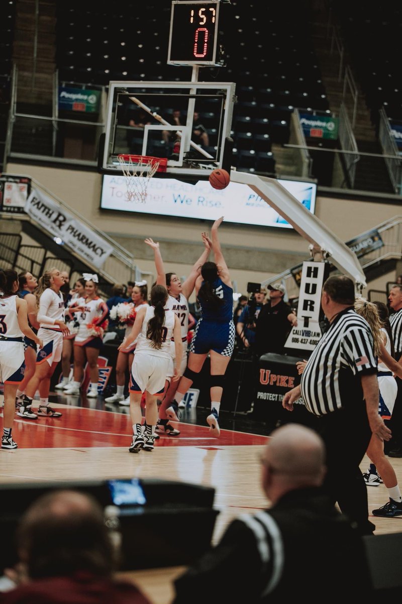 zoee_johnson11's tweet photo. i officially played my last game of junior year. i’m so thankful God allowed me to push through my hip surgery and come back just as strong as ever. though i didn’t get many games i ended the season averaging about 6 rebounds and 7 points a game. Forever thankful I’m a wildcat 💙 https://t.co/ZrAB7t9EuA
