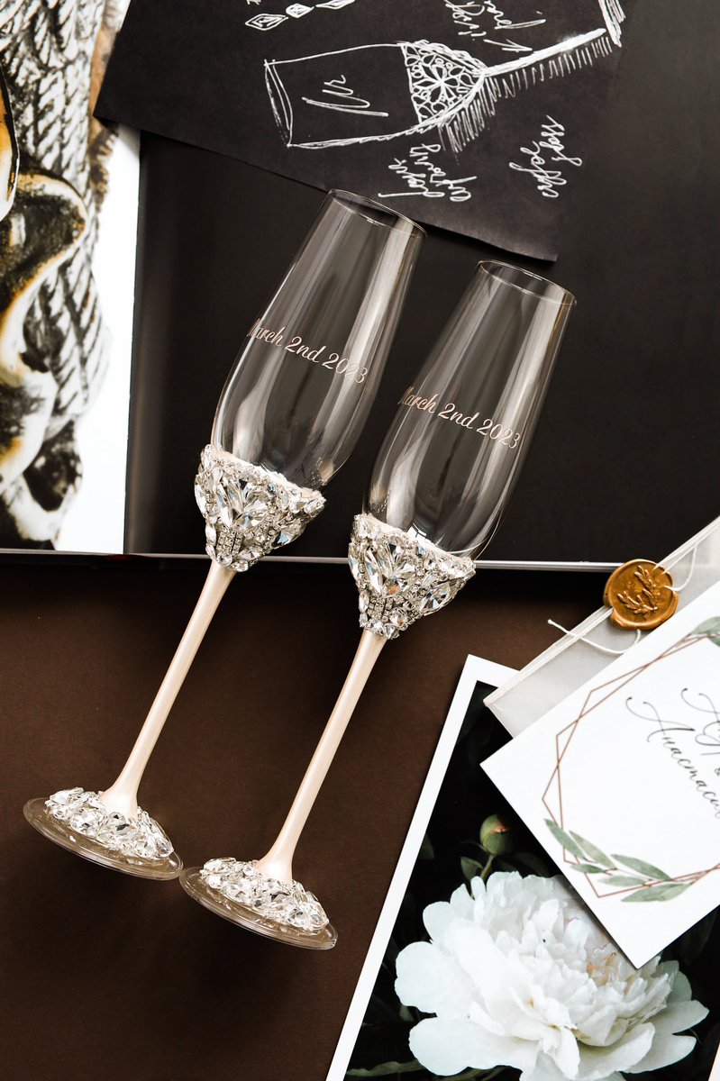 elenahonch_'s tweet photo. It's a great honor for us to make personalized wedding flutes for @__GarrettMiller and @kennaqqq 🤍✨ https://t.co/gYxYtoJPsT