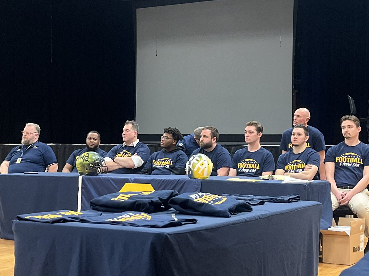 Thank you to everyone who attended our parent meeting tonight. We are excited to be apart of the Shrine community. This season will be special. ⚔️🛡️ #WeWill #NewEra #FaithFamilyHeart
