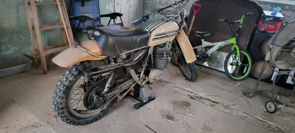 marioncofarmer's tweet image. Well after a 40 some odd slumber this Austrian powered death rocket is awake. And pissed off.
74 #Penton #mint400 mx bike made its first pass under power since Carter was in office. 
43hp 200.lbs of absolute insane power... and makes great noises