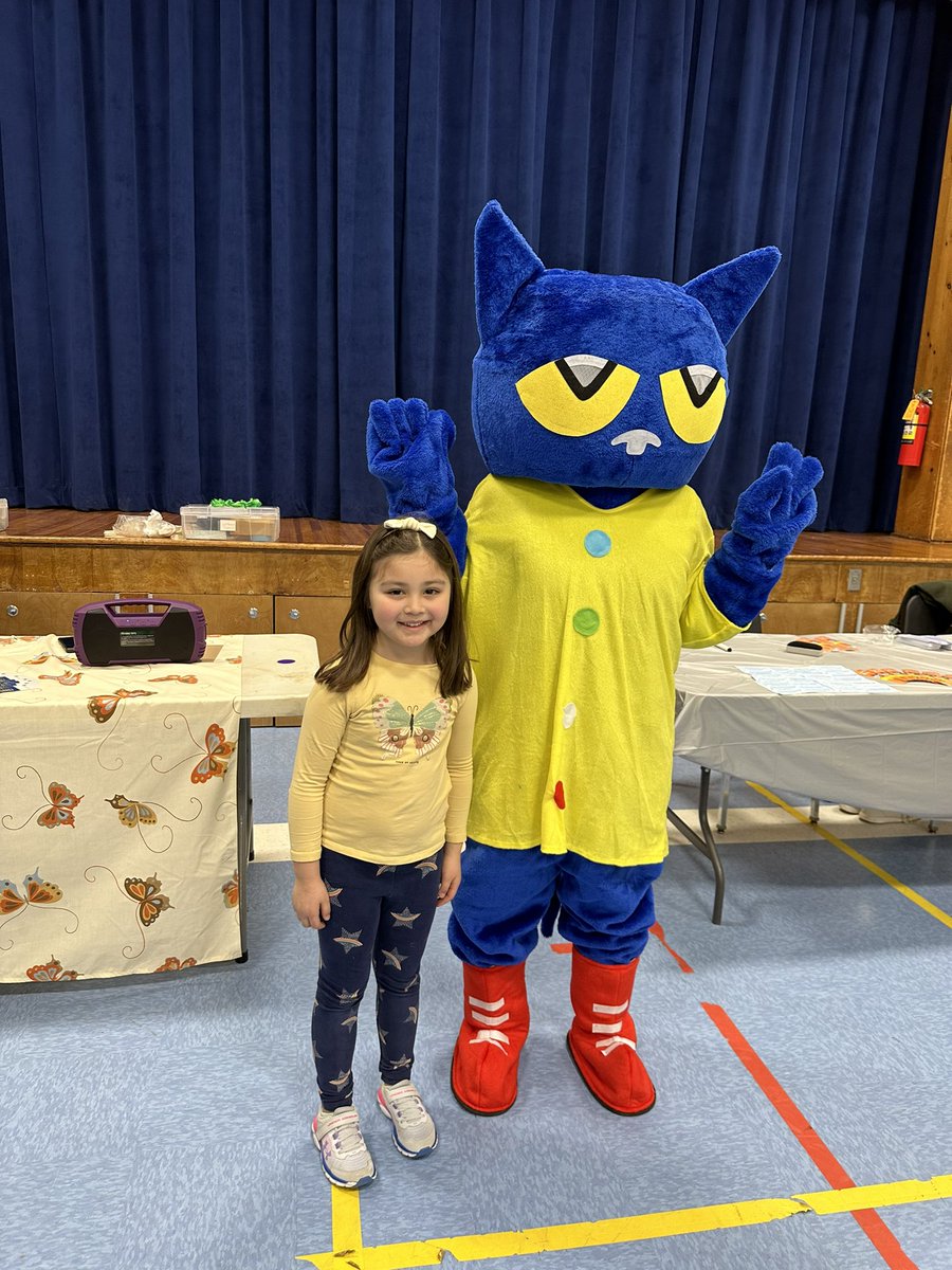 mdalere's tweet photo. Had a blast at our school’s Read Across America night. What an incredible event and turn out from our students and families! Pete the Cat was even in attendance. https://t.co/o3RVVPpPxG