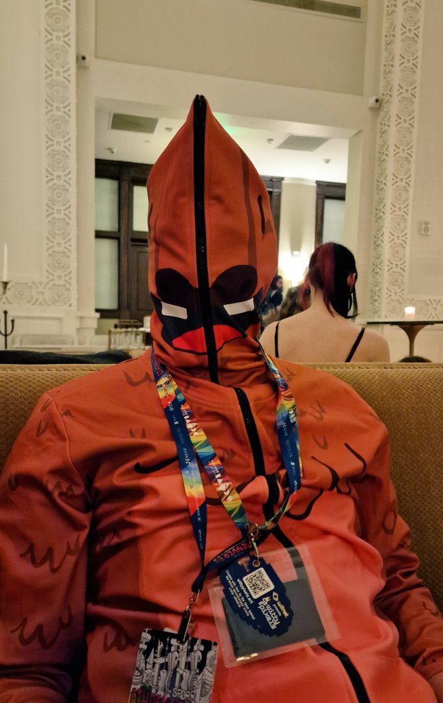 TheMayCas's tweet image. Omg #Buffi is also at the @ENS_DAO Happy Hour! 😱