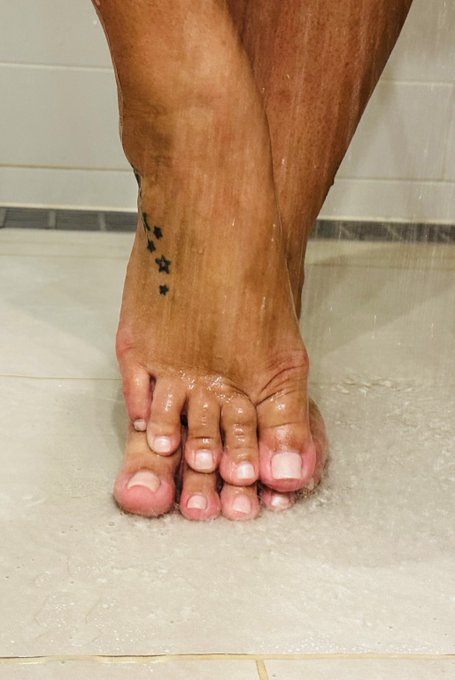 @Feetfinder  @flashingtoes   Hi Feet Fam,  Who likes wet feet?   Pics and Video on my: https://t.co/xdqKdUwrPE  #feetfinder<a class="tags" target="_blank" title="On Twitter" href="/?out=eyJ0eXAiOiJKV1QiLCJhbGciOiJIUzUxMiJ9.eyJpYXQiOjE3MjYxMDA3NTIsImlzcyI6InR3cG9ybnN0YXJzLmNvbSIsIm5iZiI6MTcyNjEwMDc1MiwiZXhwIjoxNzU3NjM2NzUyLCJyZWRpcmVjdF91cmwiOiJodHRwczovL3R3aXR0ZXIuY29tL0ZlZXRmaW5kZXIifQ.YmYO118hj5AiCSYL1gbU3nKSSXxhWiuGvYrpThRWWuNa1c55c-LNWkg4pCvCTBSNS5yingAl8r7qFj5HkQgyCg">@Feetfinder</a><a class="tags" href="/tag/flashingtoes">@flashingtoes</a><a href="/tag/tattoo"class="tags"><span>#tattoo</span></a><a href="/tag/shower"class="tags"><span>#shower</span></a><a href="/tag/sexyfeet"class="tags"><span>#sexyfeet</span></a><a href="/tag/feetfetish"class="tags"><span>#feetfetish</span></a><a href="/tag/feetpics"class="tags"><span>#feetpics</span></a>
