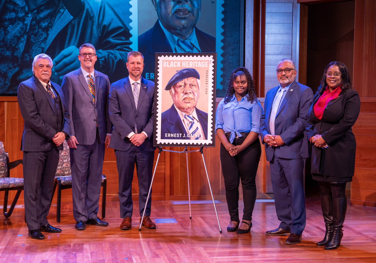 CommunityBuildi's tweet image. Los Angeles Central Library, the U.S. Postal Service (USPS), CBI, and the African American Legacy Project concluded Black History month with a ceremony unveiling the 46th postage stamp in the Black Heritage series honoring historic and award-winning author Ernest J. Gaines! ✊🏽📫