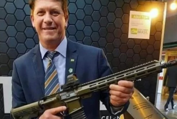 RegisGalo_13's tweet photo. Esse é o vereador Sandro #Fantinel de #CaxiasDoSul RS, que estava justificando o trabalho #escravo em #BentoGoncalves e fazendo ataques xenofóbicos contra baianos.
by @SergioAJBarrett https://t.co/sCNPUjdezI