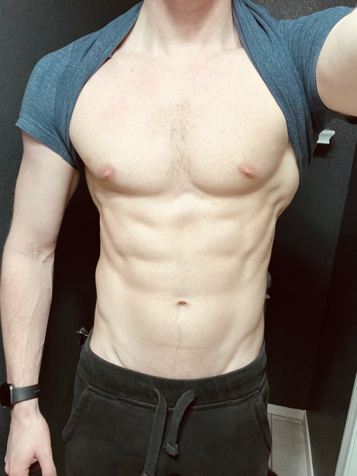 I need someone to come rub my chest 😫 https://t.co/Osbi2xg4sY