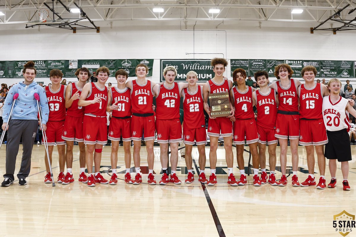 KNOCKING ON HISTORY’S DOOR

The Halls Red Devils will get to host a state sectional in their gym for the first time in 36 years.

And if things go their way Monday, they’ll make state for the first time ever. 

THE READ ▶️ 5starpreps.com/articles/halls…