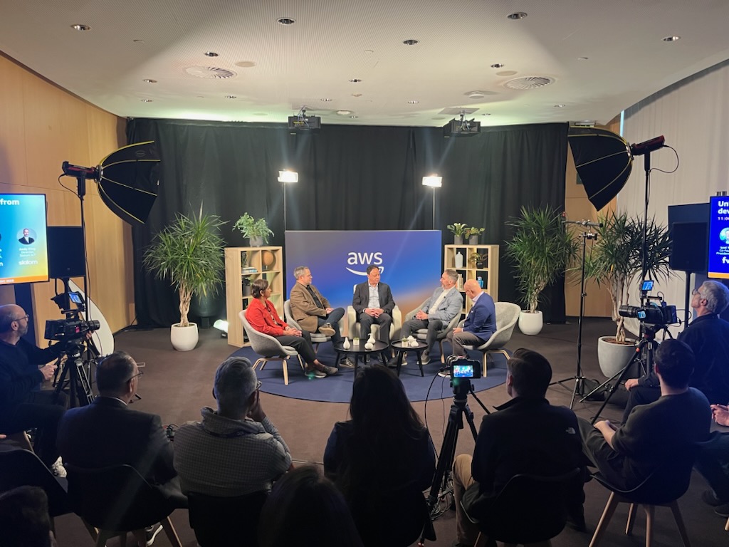 khaneke's tweet photo. Another successful panel at #MWC23 for the #FederatedWireless team! Great discussion between Iyad Tarazi, Debika Bhattacharya, John Tomik, Andy King, and Wayne Duso. https://t.co/Y7iSDz2Iz7
