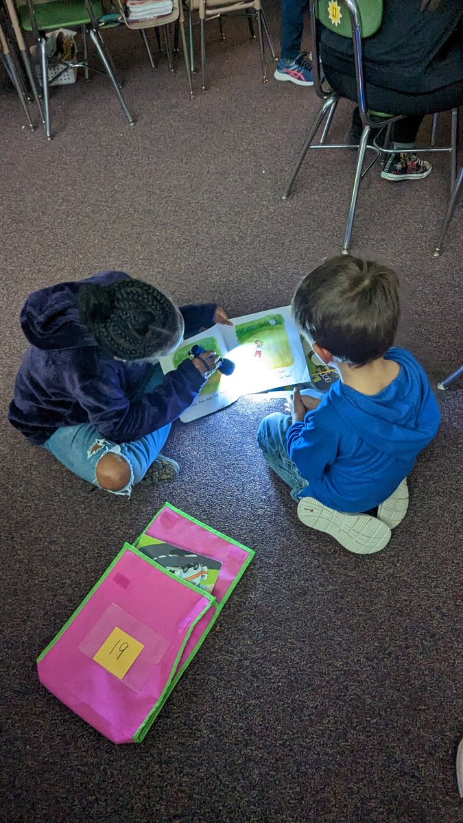 brooklynp81's tweet photo. A visit from some cute Kindergarten friends to flashlight read today, so fun!! #bpsne  #ReadAcrossAmerica2023 @LLawrenceElem https://t.co/BlnVn0iAMZ