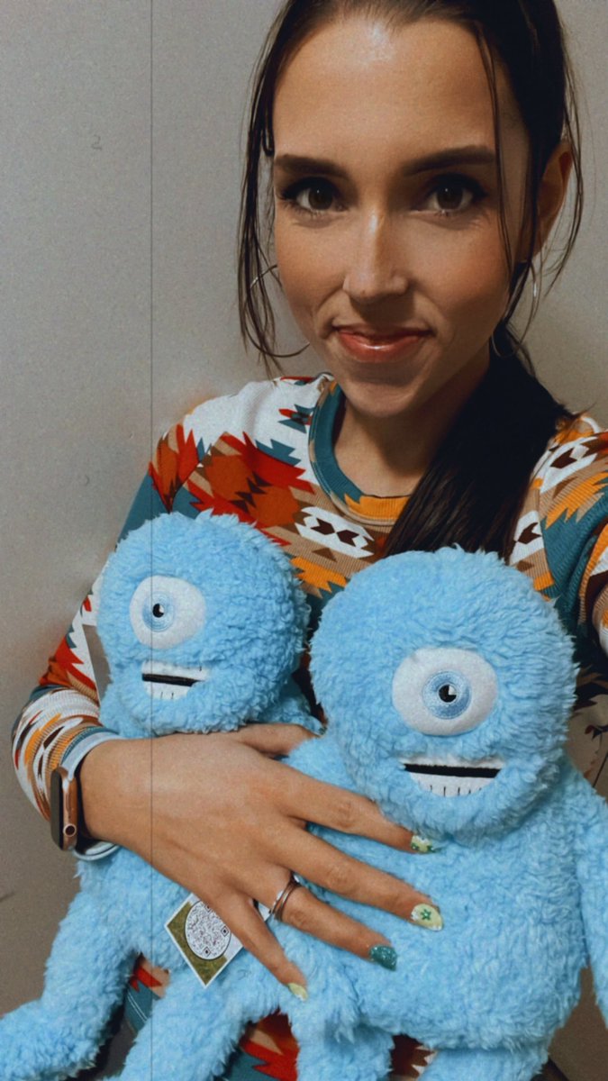 mrskillacamx3's tweet photo. When your mailbox is full to realize THE REAL LIFE @SnuggleBudsNFTs ARRIVED 🥳🤩 my two boys excited!!!! #NFT #NFTCommmunity #reallifeweb3 #web3 #snugglebuddies #snugforlife https://t.co/FI35J4KX1K
