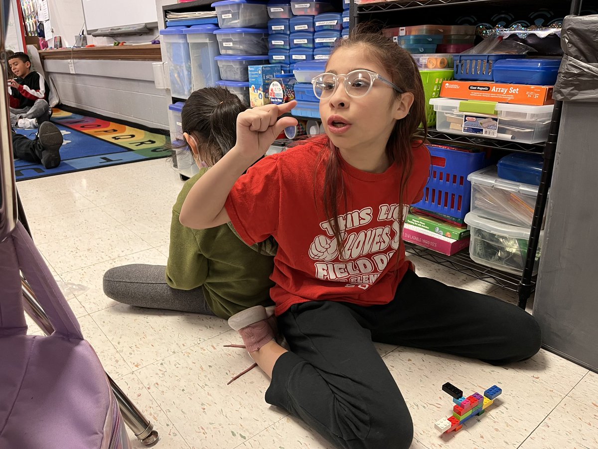 MrLeviSmith's tweet photo. #isd3rdgrade @MsMartinStars leaders built their knowledge of cooperation and collaboration using Legos! These #luffpride leaders know how to Synergize! #isdstrong https://t.co/U5gdVRLagG