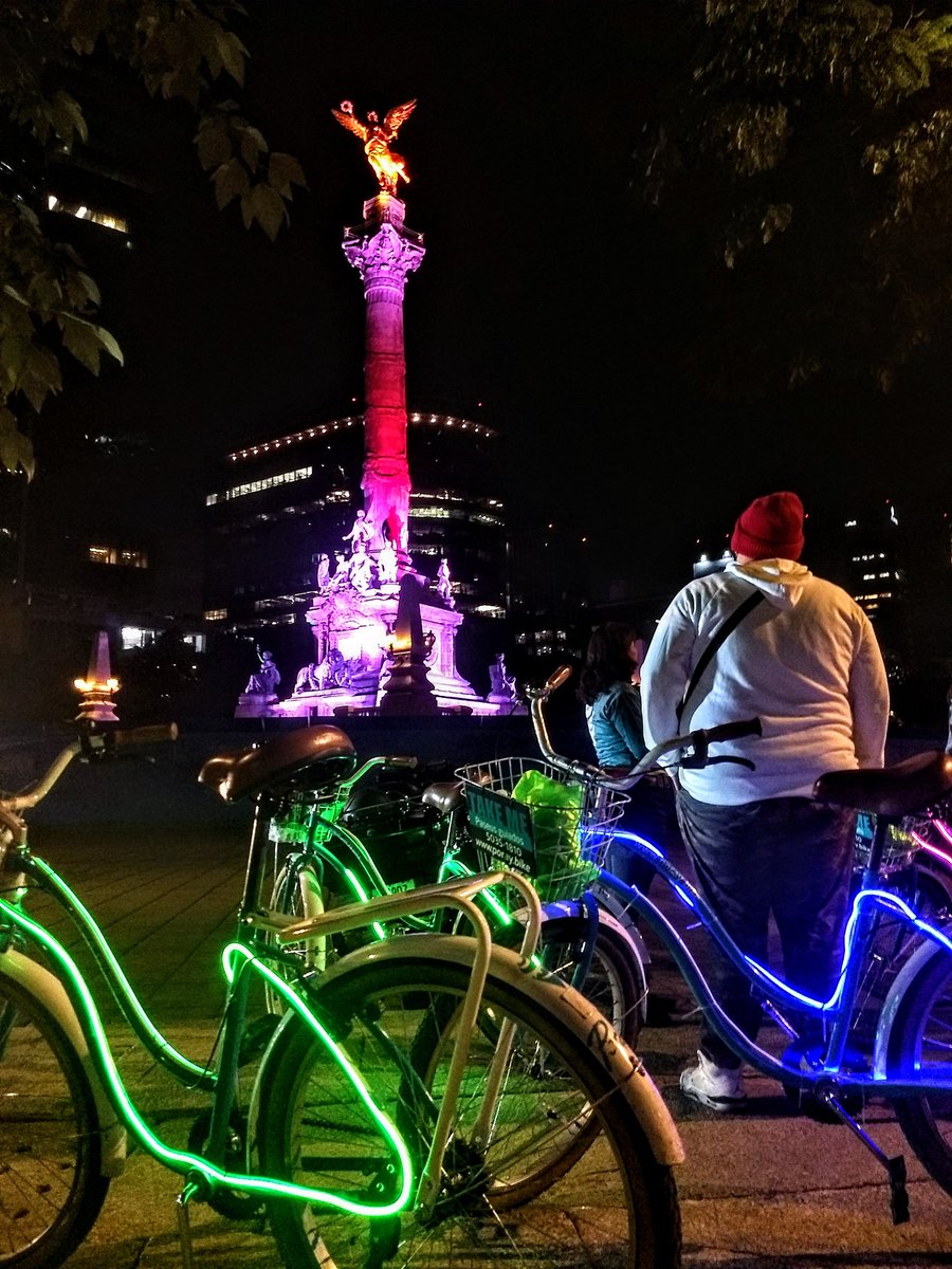 PorayBike's tweet photo. @EpaniaguaM Vamos a dar la vuelta Poráy CDMX CITY NEON LIGHTS te invitamos a pasear en Bici para admirar la iluminación especial en Monumentos y edificios históricos por el @TianguisTurisMX orgullosos de mostrar al mundo la Ciudad que lo tiene todo https://t.co/mTAEvYRgKU