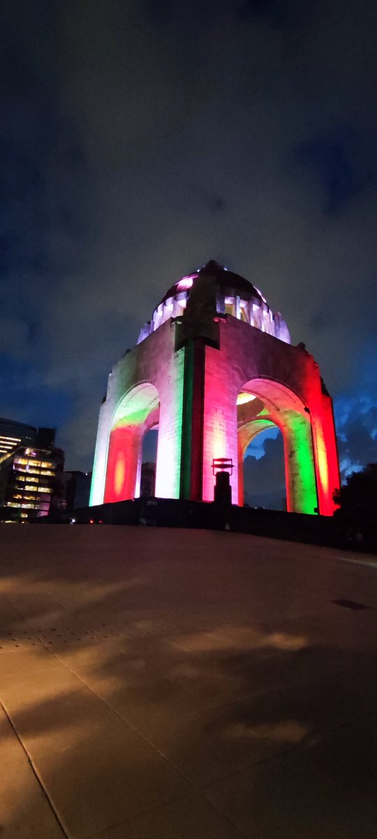 PorayBike's tweet photo. @EpaniaguaM Vamos a dar la vuelta Poráy CDMX CITY NEON LIGHTS te invitamos a pasear en Bici para admirar la iluminación especial en Monumentos y edificios históricos por el @TianguisTurisMX orgullosos de mostrar al mundo la Ciudad que lo tiene todo https://t.co/mTAEvYRgKU