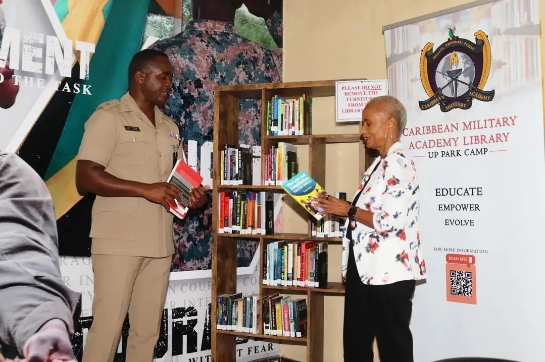 JDFSoldier's tweet photo. #REPOST @caribbeanmilitaryacademy
#CMASPOTLIGHT
The Caribbean Military Academy held a soft launch of an extension of its Book Swap Initiative at the Jamaica National Service Corps (JNSC) Multi Purpose Building in Up Park Camp. https://t.co/3Mvd0GsyeI
