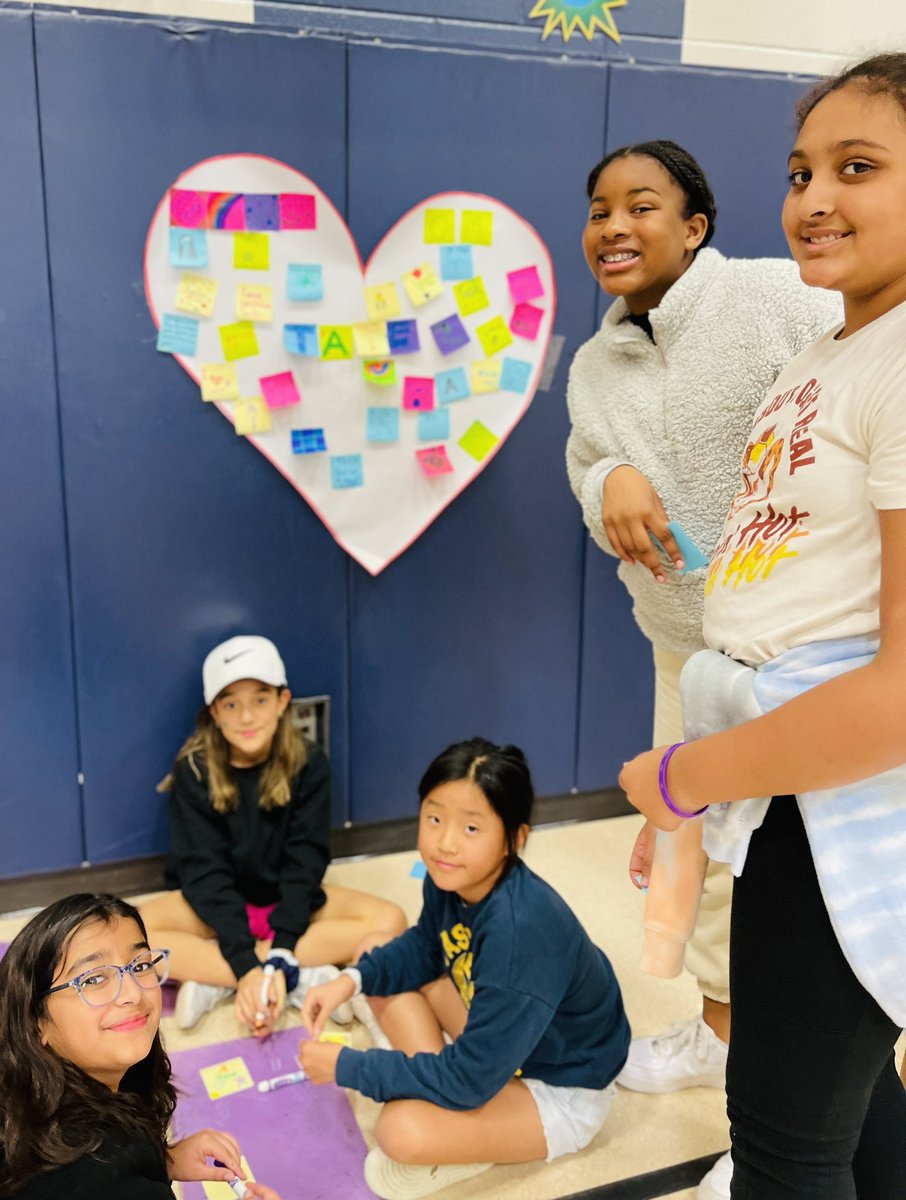 Our students @nicholsfrisco loved #bigartday23 ✏️and the chance to marble paint, make 🖍️“crayon angels” 🖍️, a sticky note mosaic and sidewalk chalk designs @TXarted So much colorful fun packed into one 🧑🏽‍🎨🎨BIG ART DAY! 🌈👩🏼‍🎨 #fisdfineartsleads