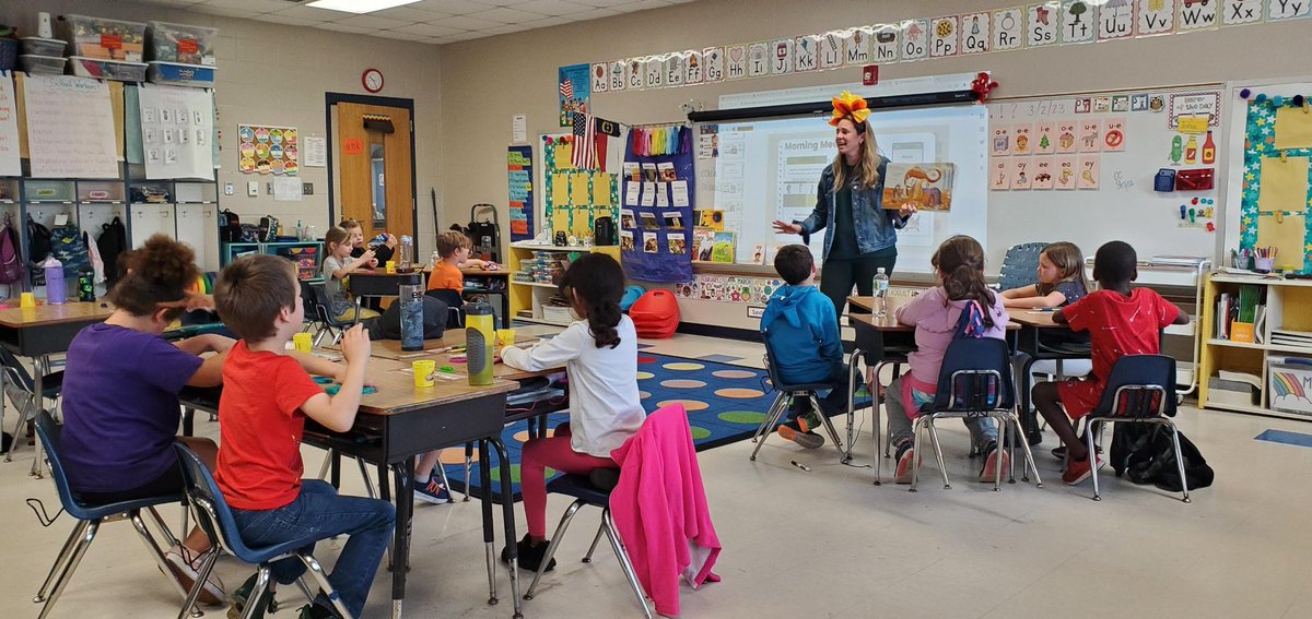 The BEST day celebrating Read Across America Day <a href="/NESHawks/">Newport Elementary School</a> !!! I got to read one of my favorite books and watch some old students from @MiddleNewport spread their love of reading! Always so wonderful to be back home 📚❤️