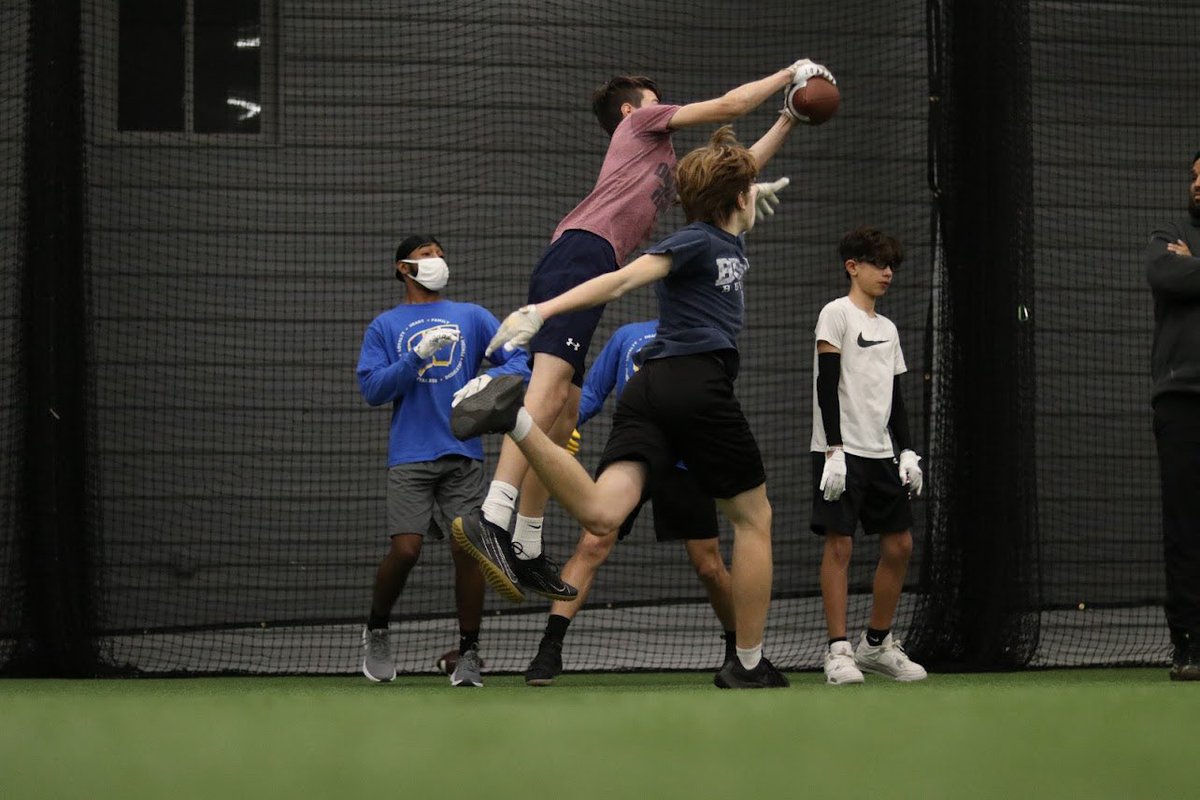 Every route/release won’t be crispy. So we put our athletes in those situations to get them comfortable in the 🔥 #HBHF #HandleBizHaveFunRepeat