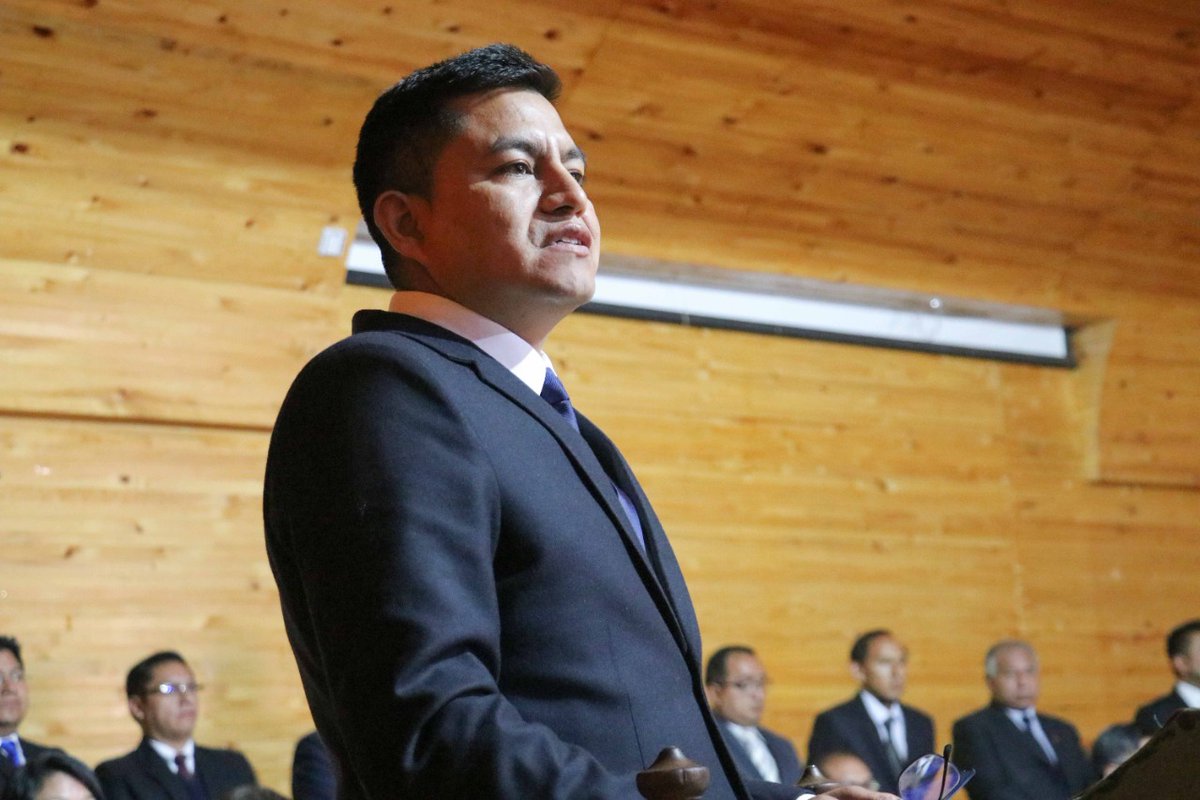 EENTAVIL's tweet photo. Burgomaestre de Huancayo Denis Cuba  en dos meses de gestión  se dedicó a viajar ,  el único de perdedor la ciudad incontrastable https://t.co/1rf31HJzbz