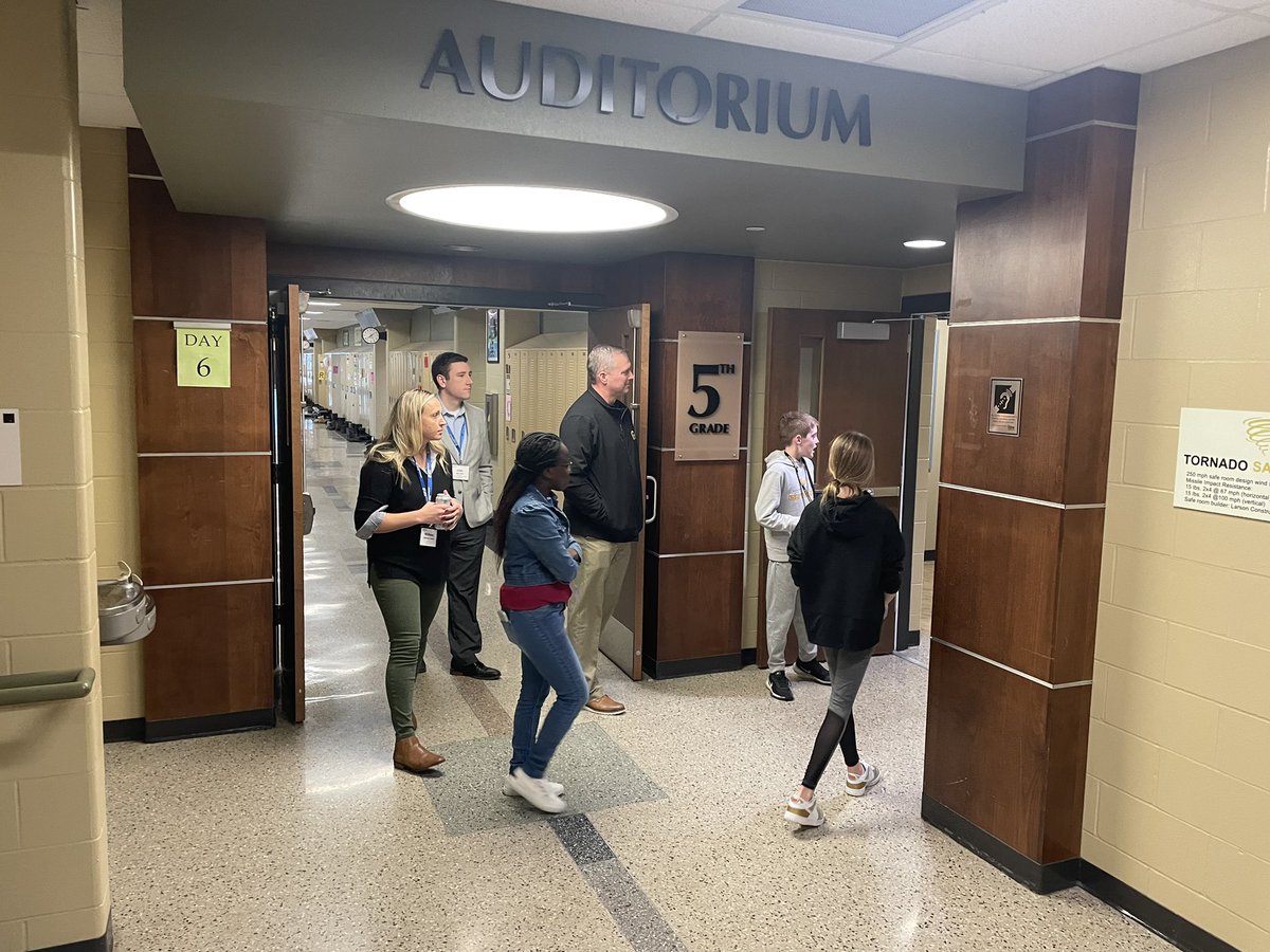LangnerJ's tweet photo. Our kids loved hosting @LeadershipIowa today! The @TheLeaderinMe work is supporting our future leaders. @WSRcsd #thegohawkway https://t.co/8V32MedPrF