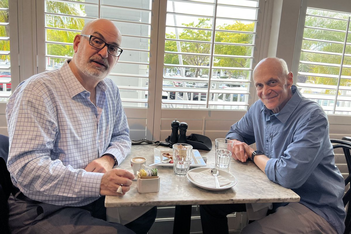 Had a wonderful lunch with @ChertoffGroup Chairman and 2nd Secretary @DHSgov Michael Chertoff.  

Enjoyed catching up and remembering old times when I served as his Director @USCIS. A great American, Government leader, prosecutor, judge and friend.