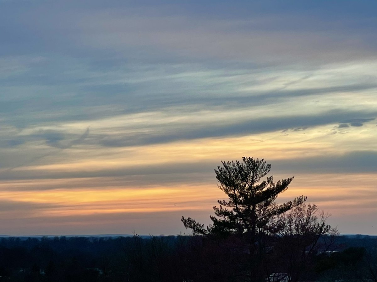 Conthescene's tweet photo. Pretty pastels at sunset in DC today https://t.co/sHZpDv1aCi