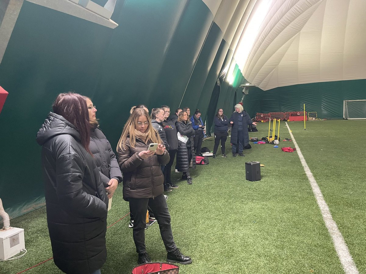 Mux1972's tweet photo. Thank you @J0William5 @WatfordFC DS squad for inviting @HertfordshireFA FemaleCoachesNetwork to observe, question and discuss all things #practicedesign #coaching #Interventions #femalecoachdevelopment Already looking forward to the next one @EnglandLearning https://t.co/ZtYa4hKwUB