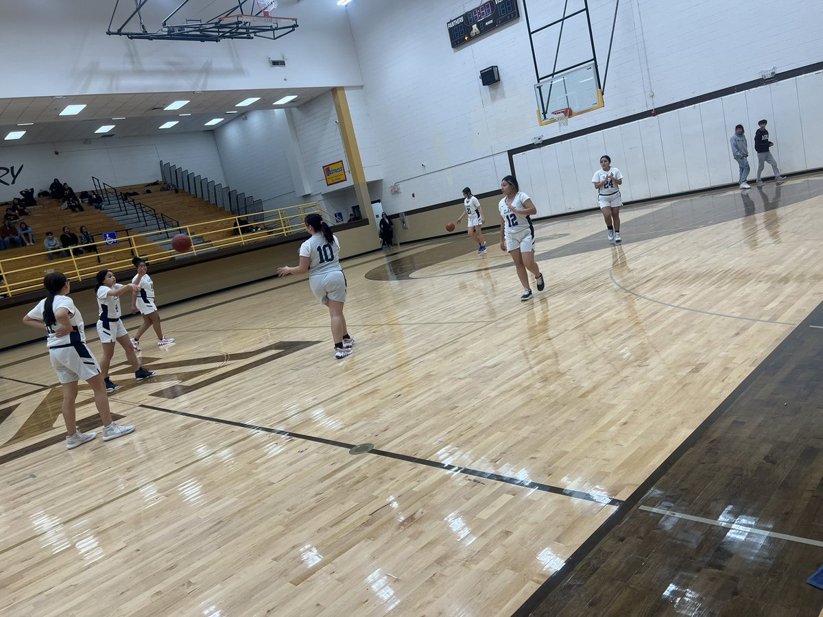 ClarkeAthl's tweet photo. Day 2 of this crossover tournament! Lady Cowboys warming up! @WEClarke_MS https://t.co/s7J4wItkyo