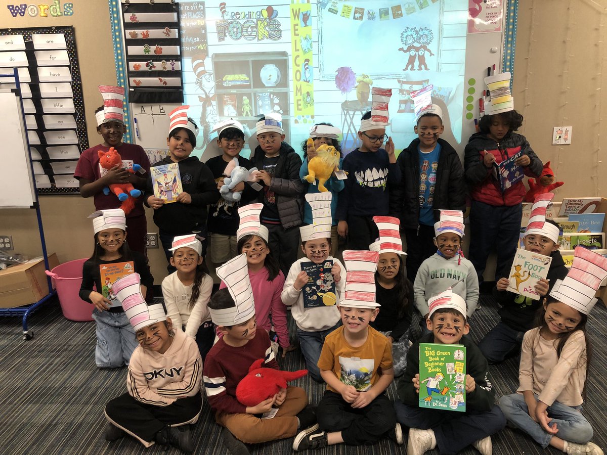 analee_spray's tweet photo. Celebrating our love for reading ππ₯° #ReadAcrossAmericaDay #FirstGradeLove #Readers @BRESBulldogs https://t.co/7wyOp8eYje
