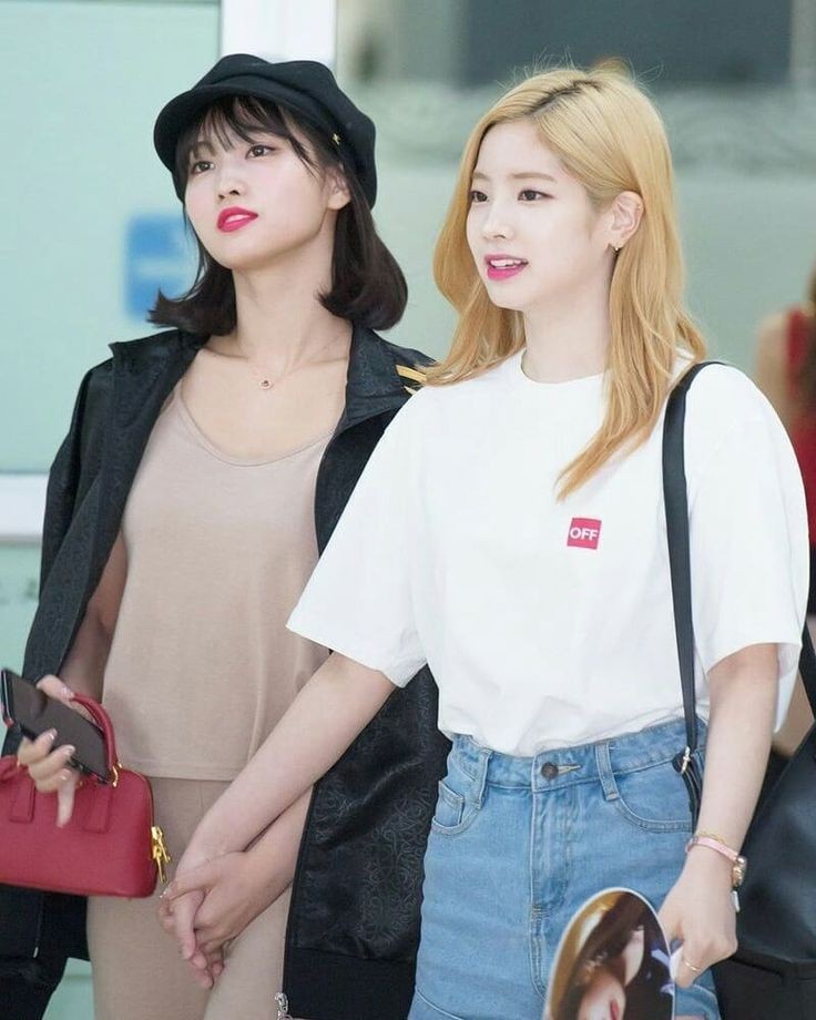 we can all agree that dahmo looks perfect #MOMO #DAHYUN #TWICE