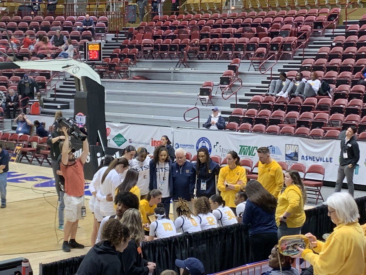 ETSU90's tweet image. Let’s Go Bucs! #beatSamford #soconhoops 💛💙🏀