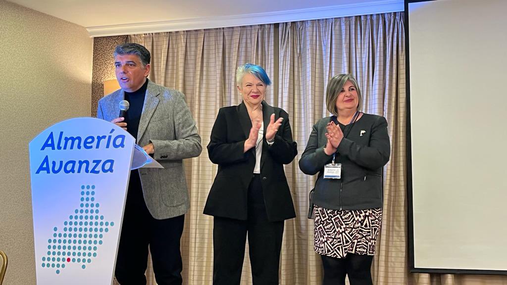 miguelcazorlag's tweet photo. Hemos presentado @almeriaavanzac capital, un proyecto independiente,municipalistas, liberal y con vocación de servicio para estar junto a todos y cada uno de los almerienses. Gracias a los que lo haceis posible y a todo el equipo

https://t.co/4h2F8L0L7J

https://t.co/OsG2BMI6NM https://t.co/iVopgEsC1H