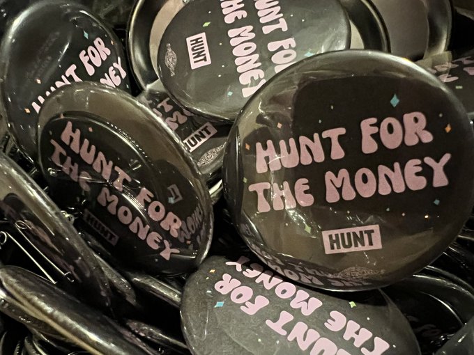 CATCH US OUTSIDE THIS WEEKEND WITH OUR PETITIONS AND THESE BANGING BUTTONS 🔘 COME VOLUNTEER WITH OUR