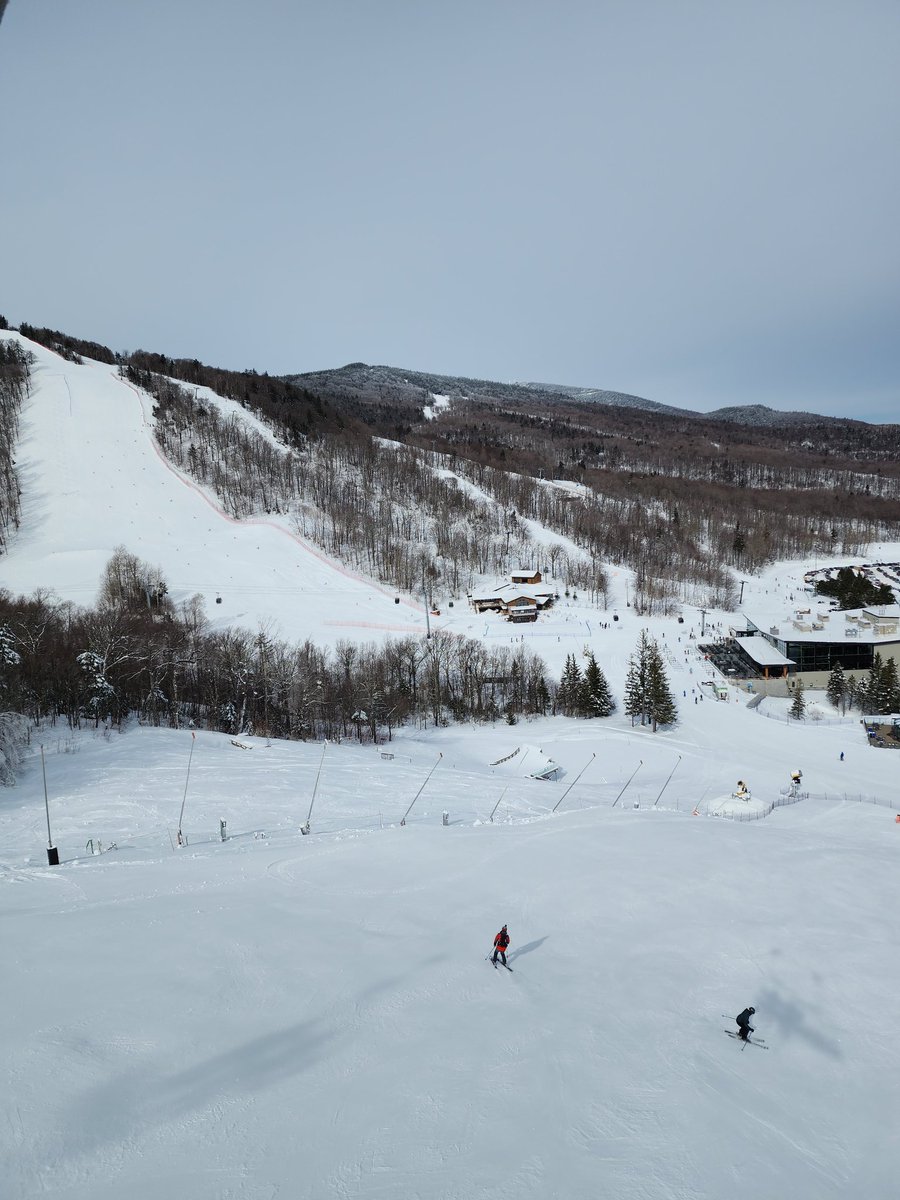 KBennettCGCS's tweet image. Another great Nor’Easter Ski Day. @GCSANJ1926 took home the trophy for best group. @GrassRootsTurf for best new sponsor