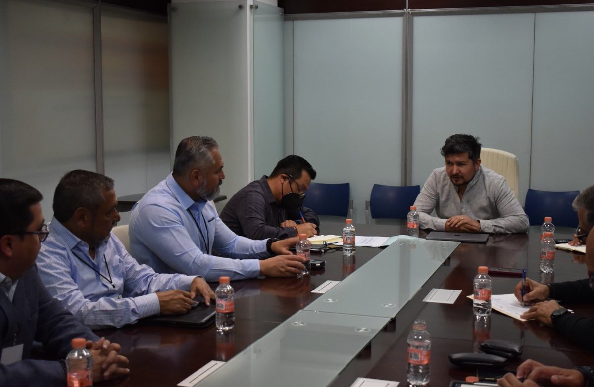 amexgasmx's tweet photo. Agradecemos al Gobierno de Veracruz, y al Dir de Vinculacion de #SSP, Eleazar Guerrero Barrera, con quien sostuvimos productiva una reunión para combatir  #huachicoleo https://t.co/SUpWGl2xa4