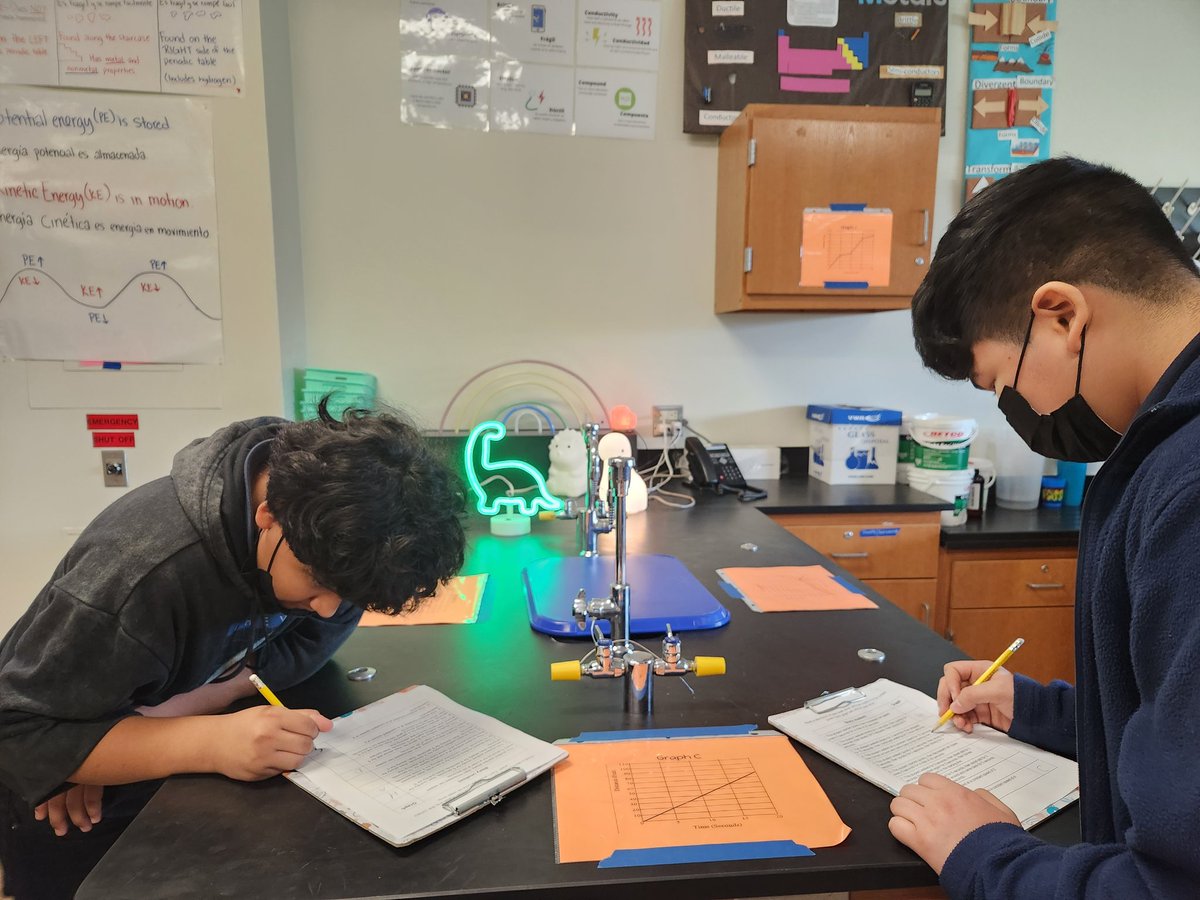 villa_sci's tweet image. My students loved this gallery walk for motion graphs. They were collaborating, and competing in little groups to see who got them right first 🤗📊😊

 #HoustonScience #SamSide #MotionGraphs #Speed #Displacement