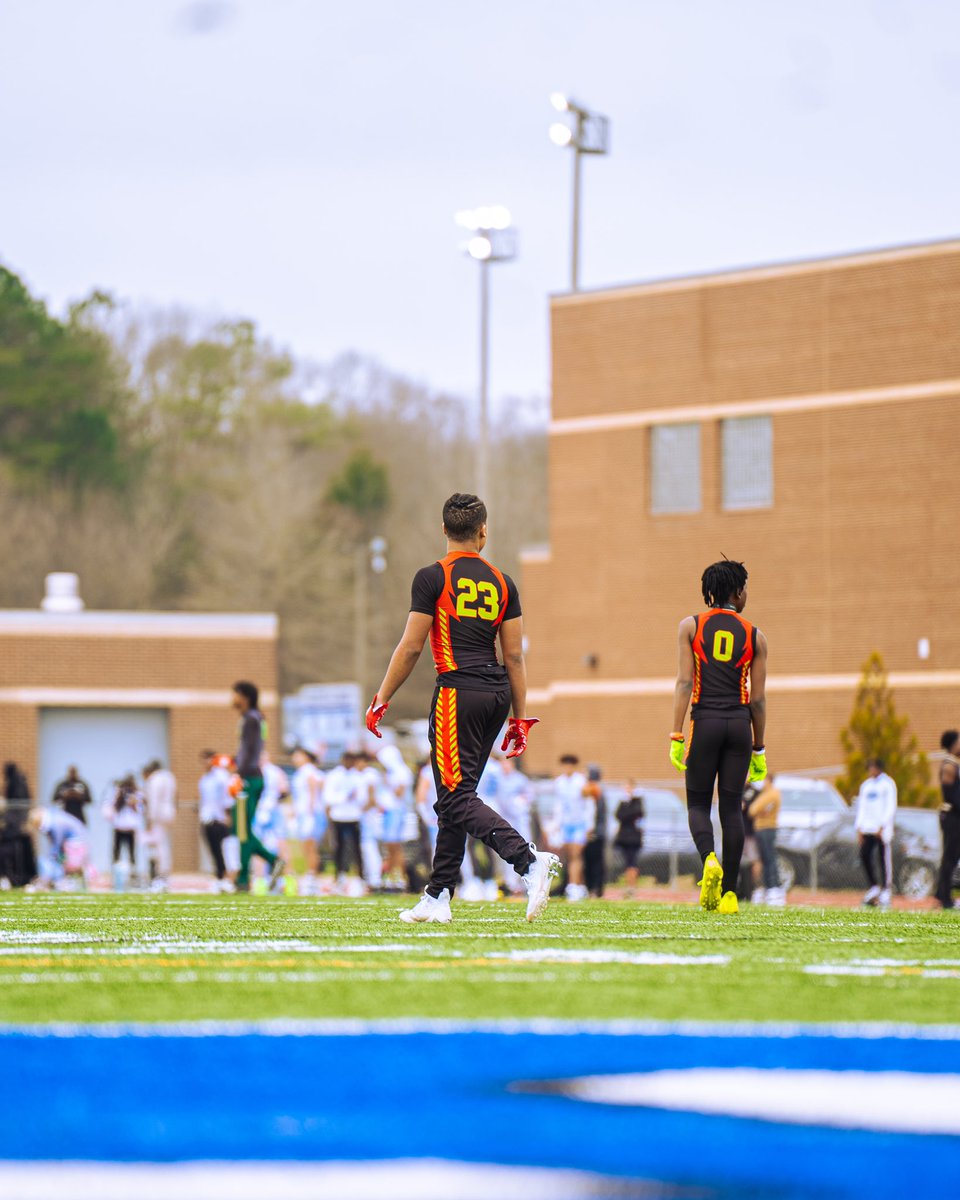 juiceworld2k's tweet image. Locked into the process with IVSAxMOB 7v7 🔐 @IVSA_TRAINING x @TMobusa x @SteveMcLendon96 | @GvillemiddleFB @coachjingram @tmalone980 @sikings_est89 @rd6speeds @CoachRucker12 #WeCom1ng #CarpeD1em #ATM