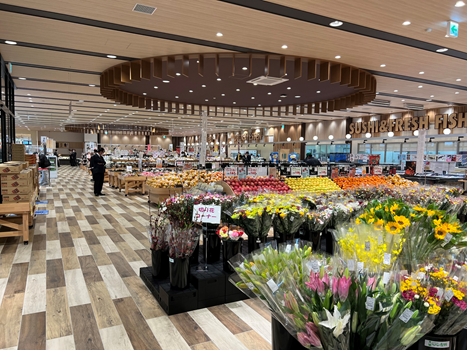 ja_zennoh_arch's tweet photo. 構想から4年、福岡県筑豊エリアに新たなランドマークとなる複合型ファーマーズマーケット「かほ兵衛の台所」がオープンしました！
#かほ兵衛の台所 #複合型ファーマーズマーケット #JAふくおか嘉穂 #JA全農 #建築 #福岡県 #飯塚市@ja_zennoh_archのInstagram投稿をチェック https://t.co/blvx6V6EcV https://t.co/G52H48fl2l