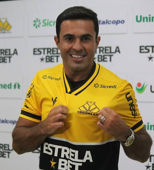 endrickkkkkk's tweet photo. Não. 

Mas o atacante italiano Eder, que você nem lembrava da existência, ex-craque da Inter de Milão, fez. https://t.co/myrlao2Mx6