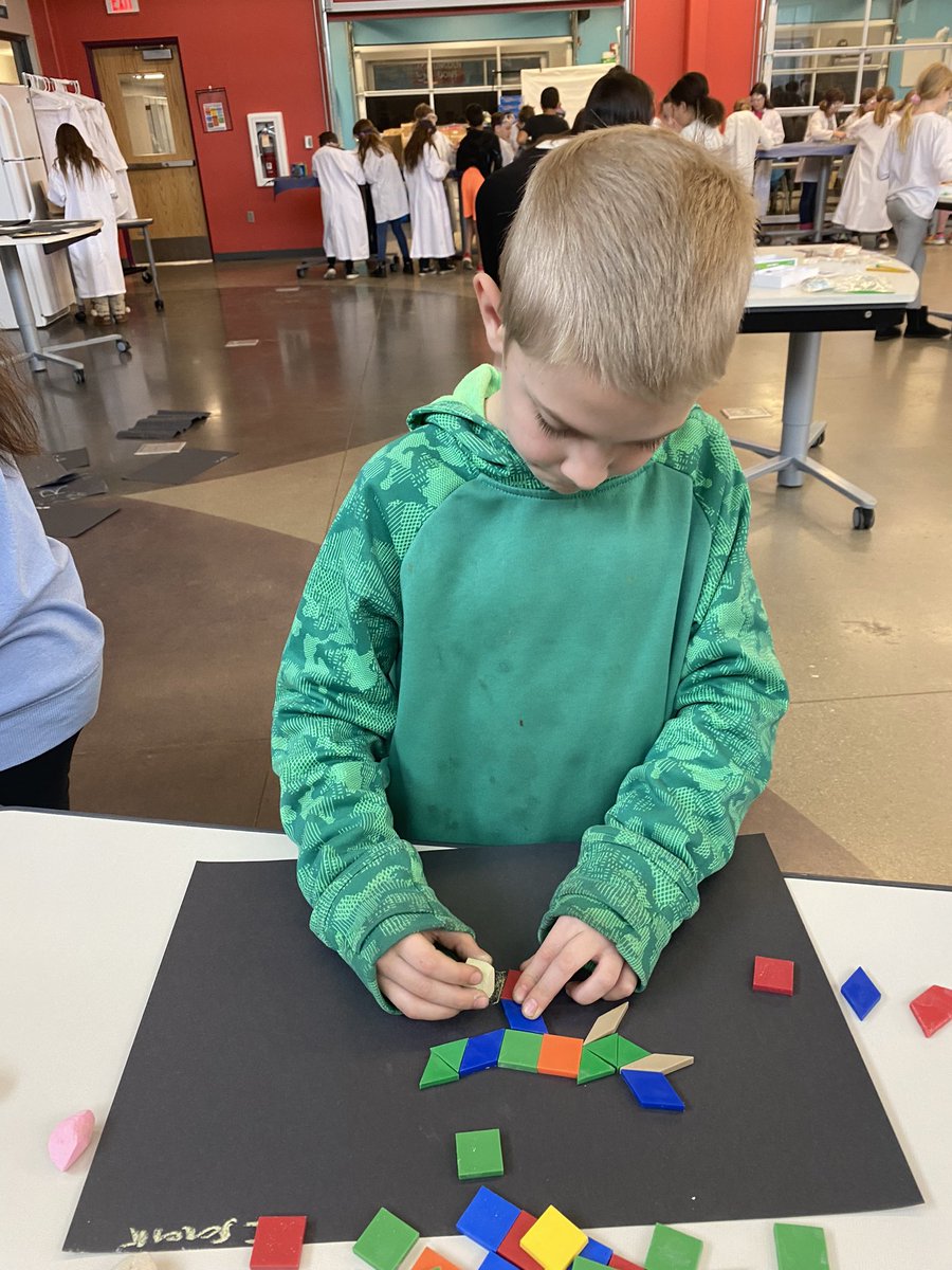 sj_beam's tweet image. End of fossil unit fossil dig.responsible mining.shape dinos.rock exploration.#thirdgradescience @WCS_Lincoln @WCS_District