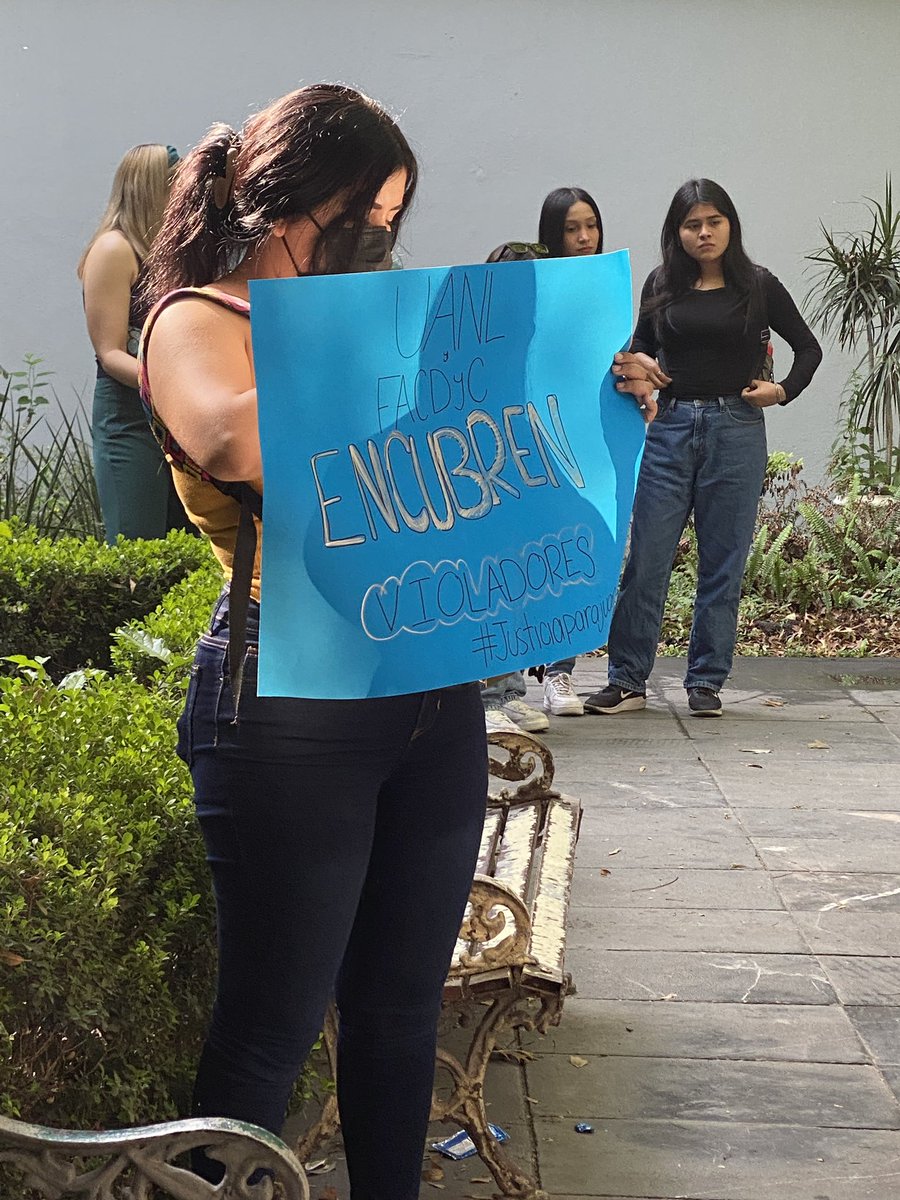 lilianadelgadx's tweet photo. @samuel_garcias Si pero la universidad autónoma de Nuevo León abusa sexualmente de sus alumnos #JuanNoEstasSolo https://t.co/d38eQD8pCV