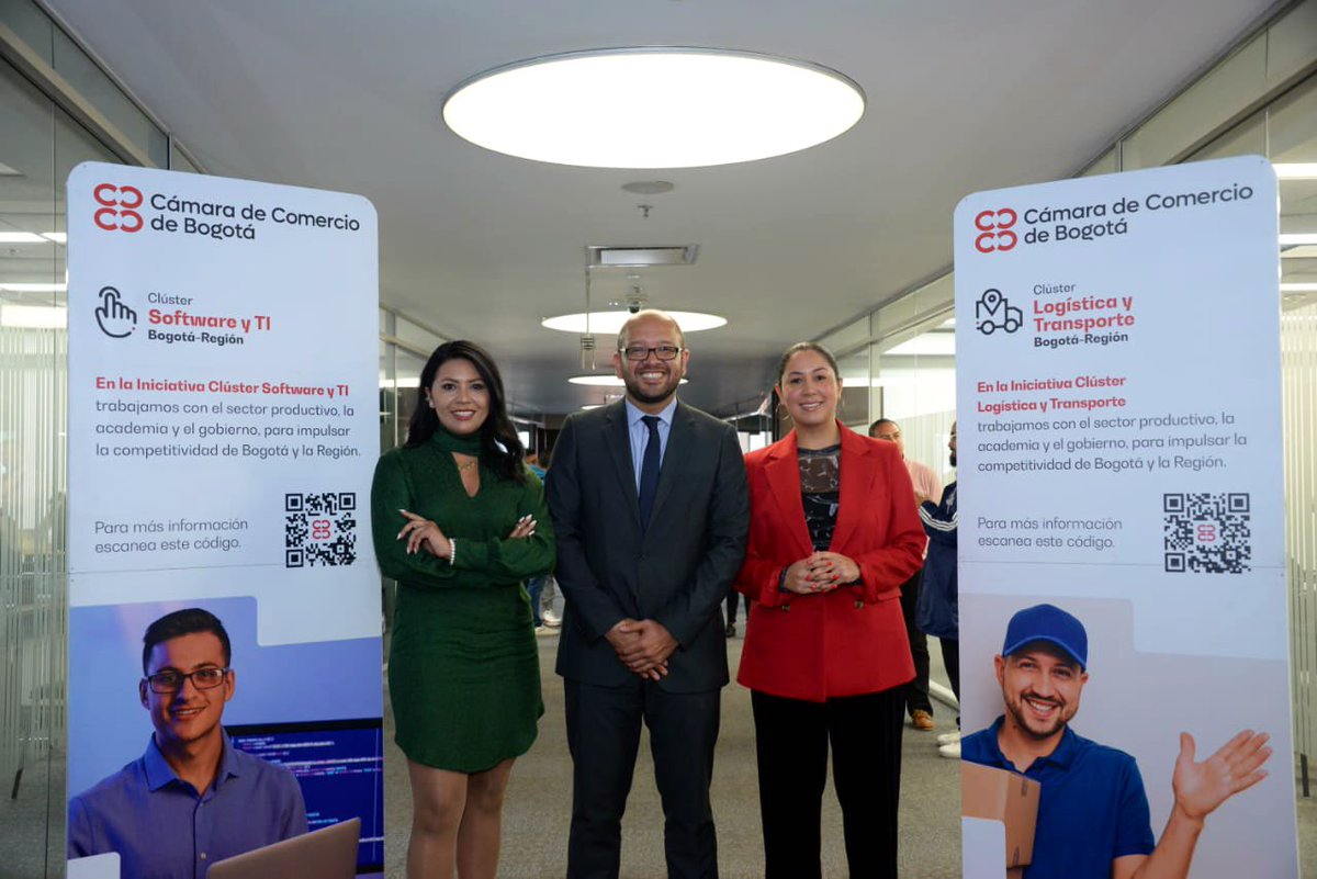 paminagonzalez's tweet image. ⭐️Que gusto acompañar a @mariofontalvof director del #clústerlogística de la @camaracomerbog en el lanzamiento del ambicioso Programa de Competitividad.

Un placer hablar con @AnaZambr11 sobre la nueva movilidad multimodal y sostenible de la @TerminalBogota, un hub de servicios