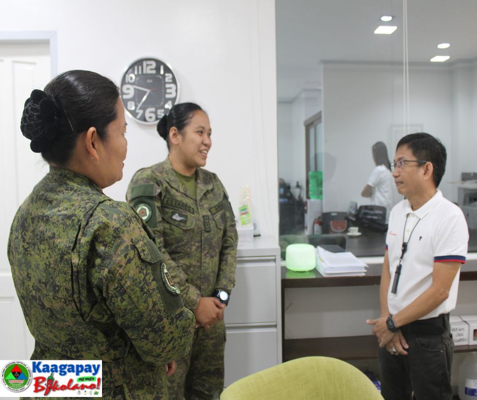 9CMOBattalion's tweet photo. Kaagapay Commander Pays Courtesy Call to the Vice Governor, Province of Sorsogon
#KaagapayNgMgaBikolano
#StrongArmyStrongNation
#AFPyoucanTRUST
Read More: https://t.co/Ew27gUQVmI https://t.co/r8KNvQPLPp